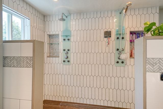 16 Dewey St, Leominster, MA 01453