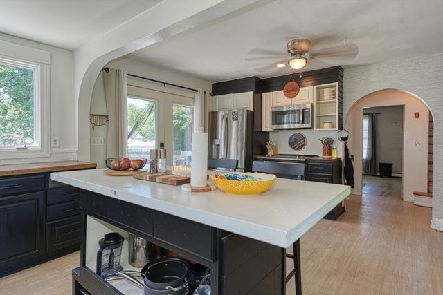 16 Dewey St, Leominster, MA 01453