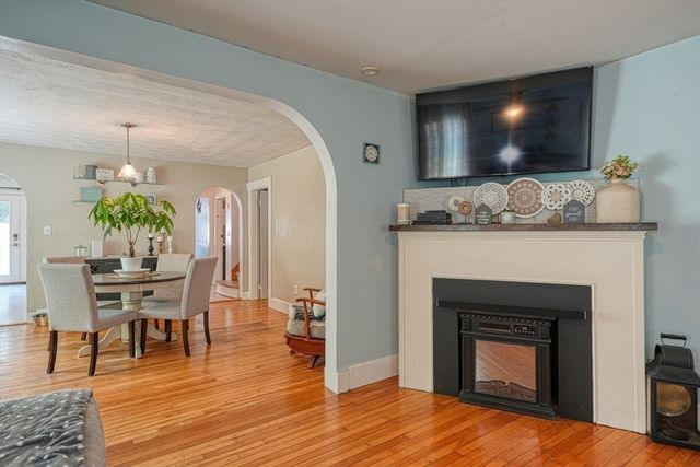 16 Dewey St, Leominster, MA 01453