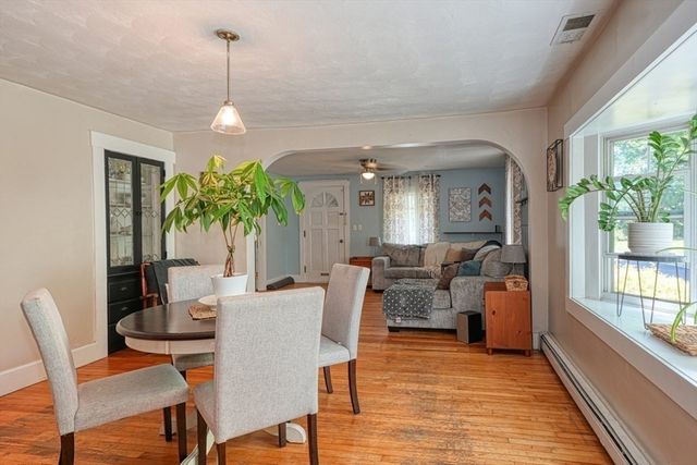 16 Dewey St, Leominster, MA 01453