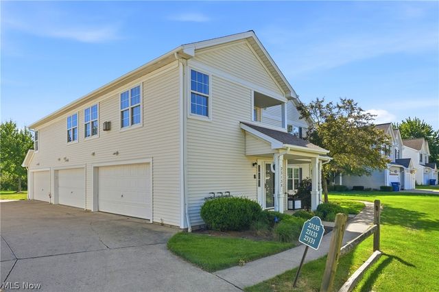 23135 Grist Mill Court 29C, Olmsted Falls, OH 44138