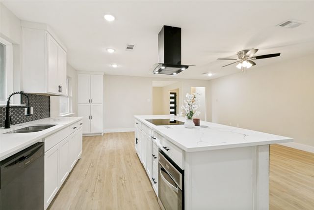 1504 Lexington Place, Bedford, TX 76022