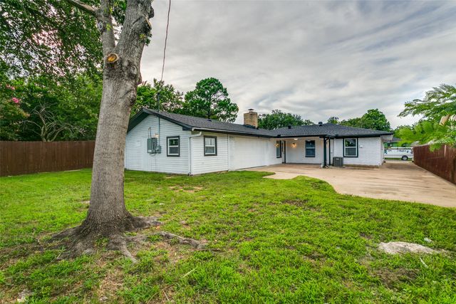 1504 Lexington Place, Bedford, TX 76022