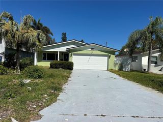 1811 NEW HAMPSHIRE AVENUE NE, St Petersburg, FL 33703
