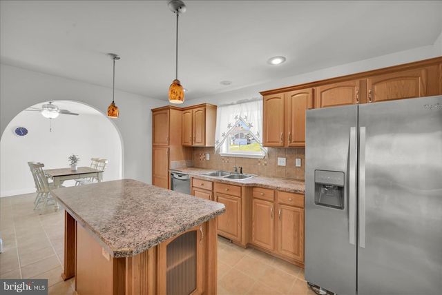 12 HILLSIDE VISTA DR, Pine Grove, PA 17963
