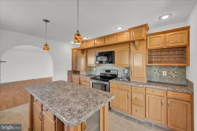12 HILLSIDE VISTA DR, Pine Grove, PA 17963