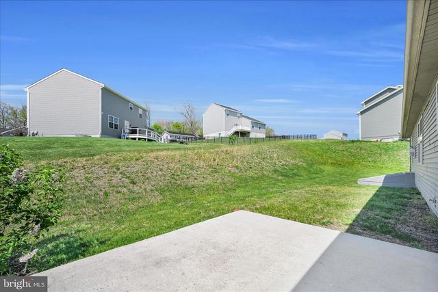 12 HILLSIDE VISTA DR, Pine Grove, PA 17963