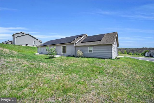 12 HILLSIDE VISTA DR, Pine Grove, PA 17963