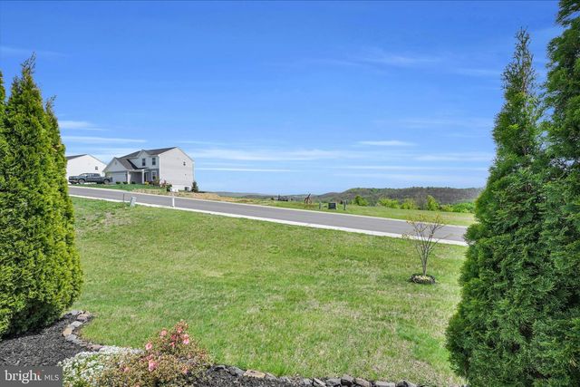 12 HILLSIDE VISTA DR, Pine Grove, PA 17963