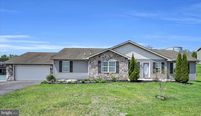 12 HILLSIDE VISTA DR, Pine Grove, PA 17963