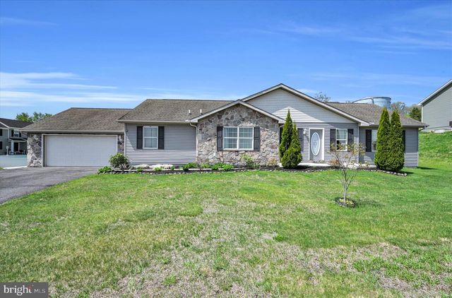 12 HILLSIDE VISTA DR, Pine Grove, PA 17963