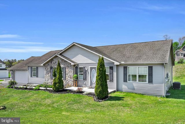 12 HILLSIDE VISTA DR, Pine Grove, PA 17963