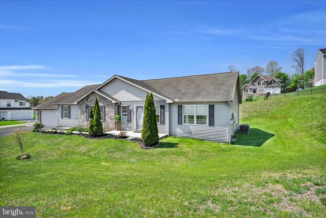 12 HILLSIDE VISTA DR, Pine Grove, PA 17963