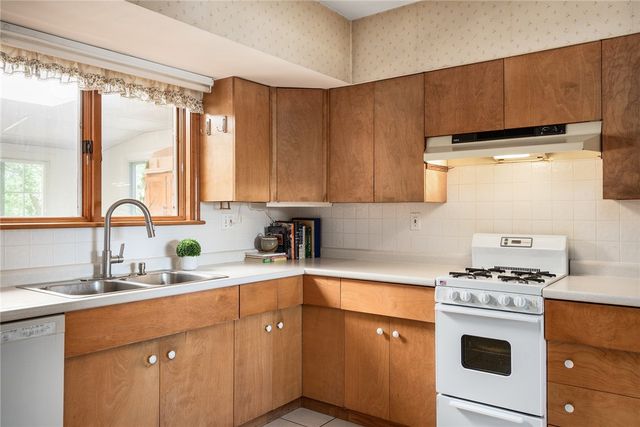 905 Bullocks Point Avenue, East Providence, RI 02915