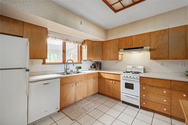 905 Bullocks Point Avenue, East Providence, RI 02915