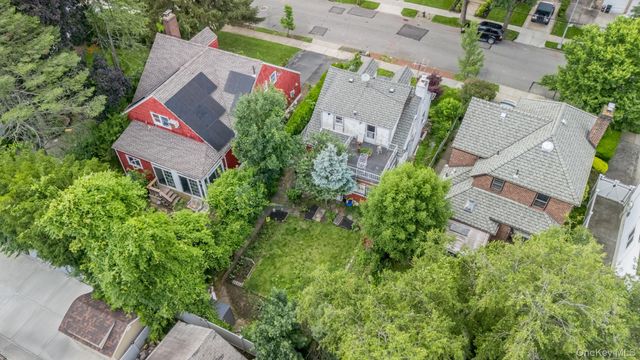 85-24 Eton Street, Jamaica Estates, NY 11432