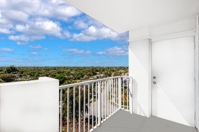 1200 NE Miami Gardens Dr 905W, Miami, FL 33179