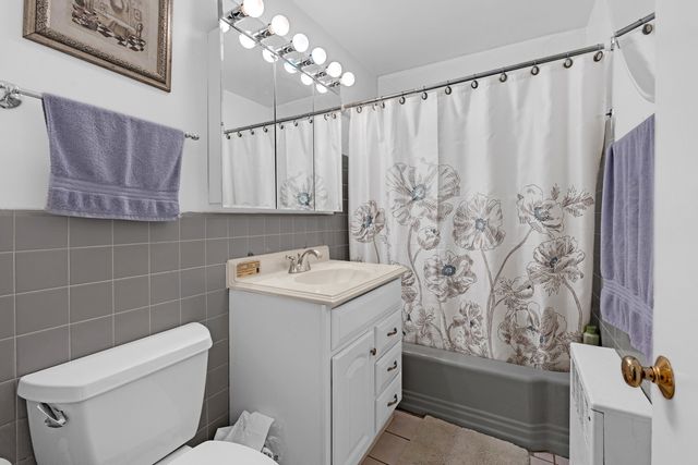 6146 N Damen Avenue 3H, Chicago, IL 60659