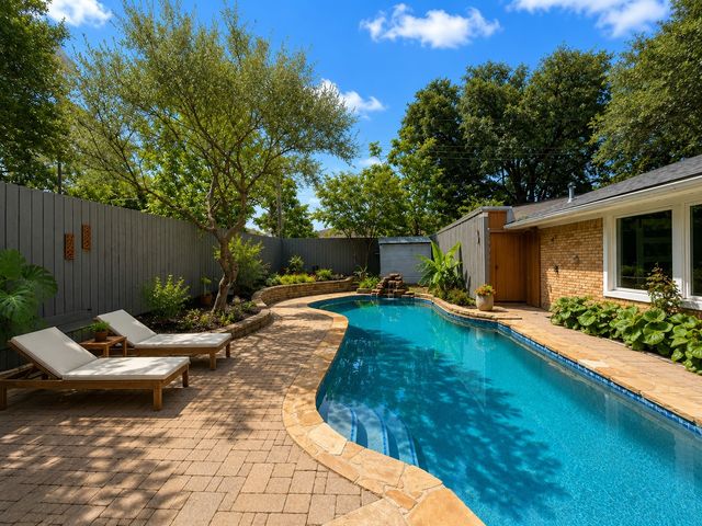 9016 Bretshire Drive, Dallas, TX 75228