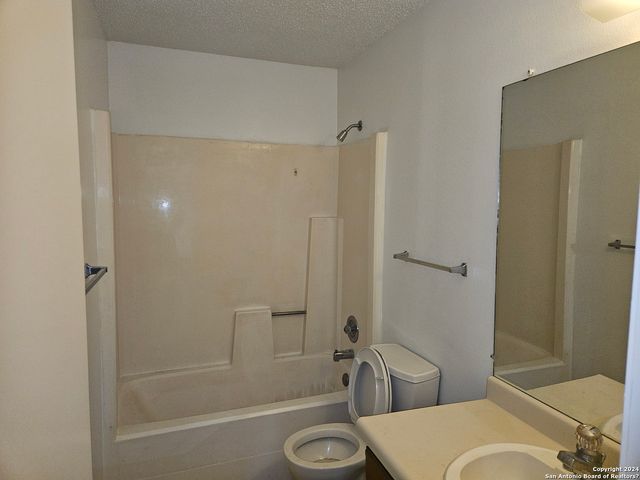 5319 ASHBURY DR, San Antonio, TX 78250