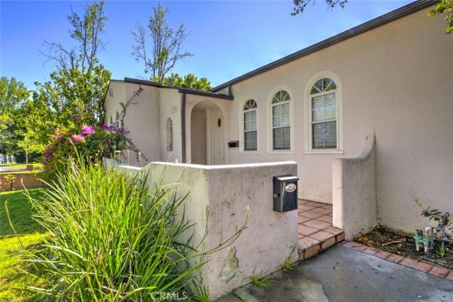 5709 Beck Avenue, North Hollywood, CA 91601