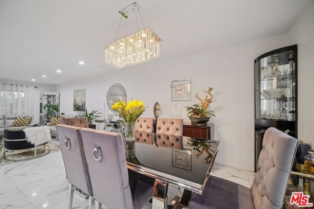 9520 Via Tivoli, Burbank, CA 91504