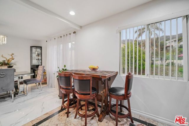 9520 Via Tivoli, Burbank, CA 91504