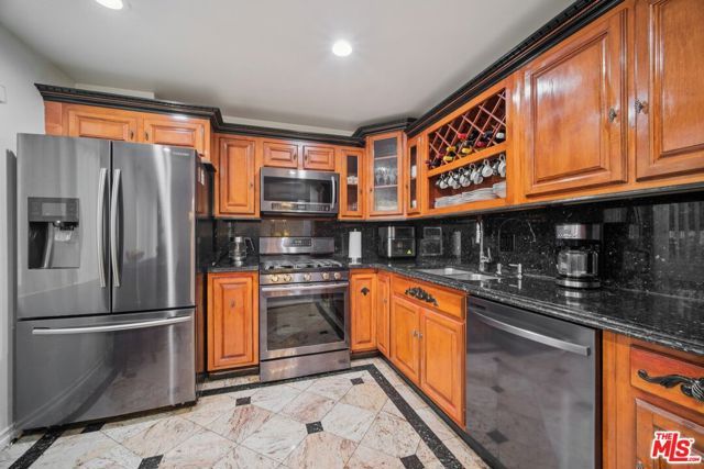 9520 Via Tivoli, Burbank, CA 91504