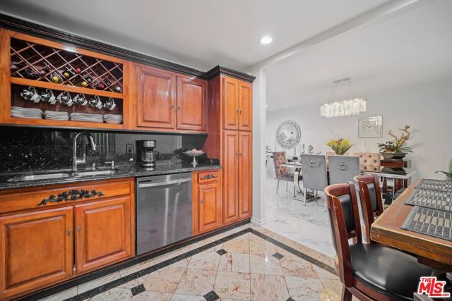 9520 Via Tivoli, Burbank, CA 91504