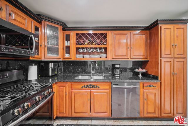 9520 Via Tivoli, Burbank, CA 91504