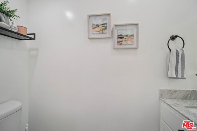 9520 Via Tivoli, Burbank, CA 91504