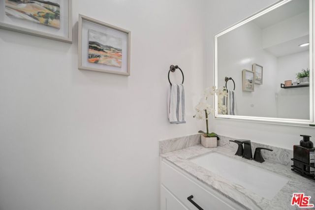 9520 Via Tivoli, Burbank, CA 91504