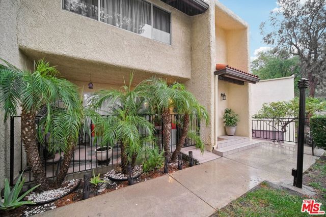 9520 Via Tivoli, Burbank, CA 91504