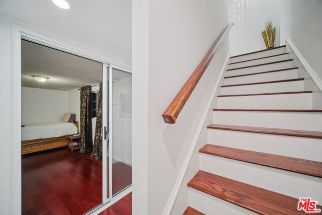 9520 Via Tivoli, Burbank, CA 91504