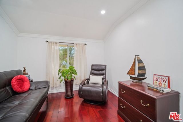 9520 Via Tivoli, Burbank, CA 91504