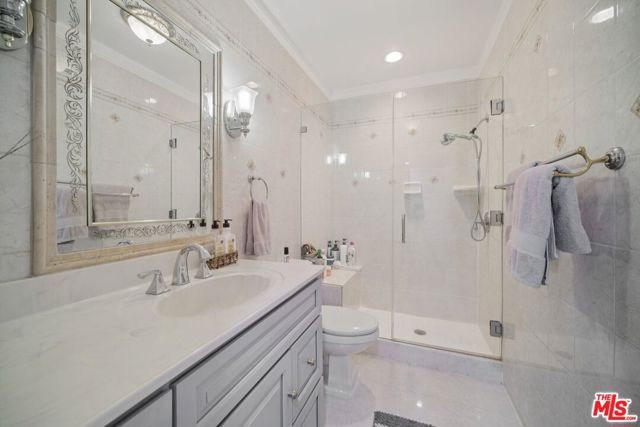 9520 Via Tivoli, Burbank, CA 91504