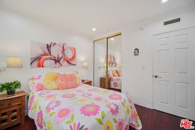 9520 Via Tivoli, Burbank, CA 91504