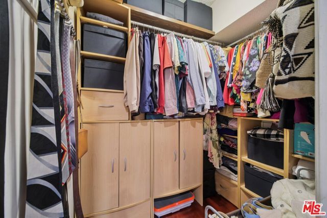 9520 Via Tivoli, Burbank, CA 91504