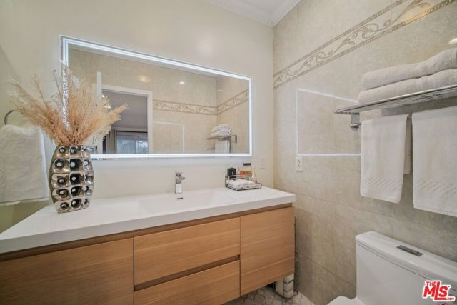 9520 Via Tivoli, Burbank, CA 91504