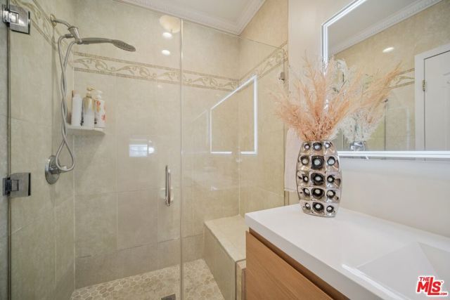 9520 Via Tivoli, Burbank, CA 91504