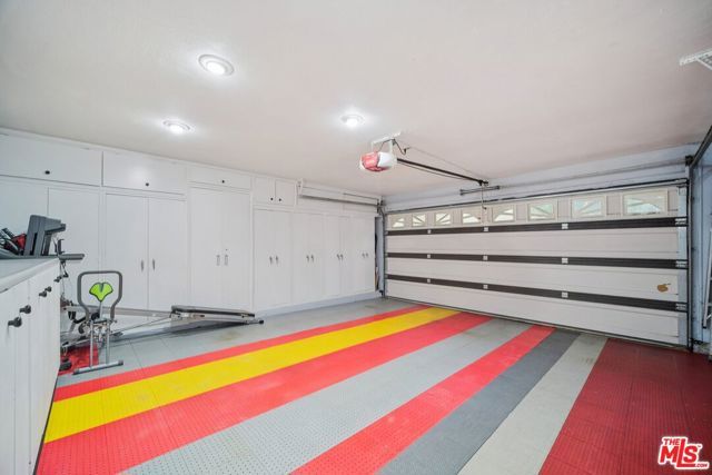 9520 Via Tivoli, Burbank, CA 91504