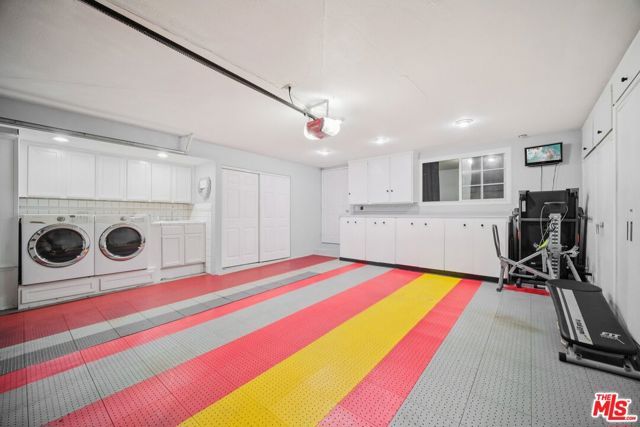 9520 Via Tivoli, Burbank, CA 91504