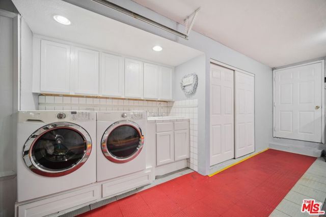 9520 Via Tivoli, Burbank, CA 91504