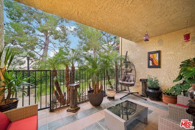 9520 Via Tivoli, Burbank, CA 91504