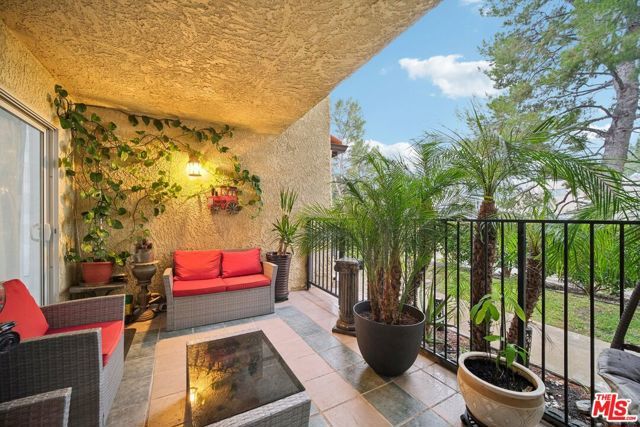 9520 Via Tivoli, Burbank, CA 91504