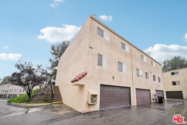 9520 Via Tivoli, Burbank, CA 91504