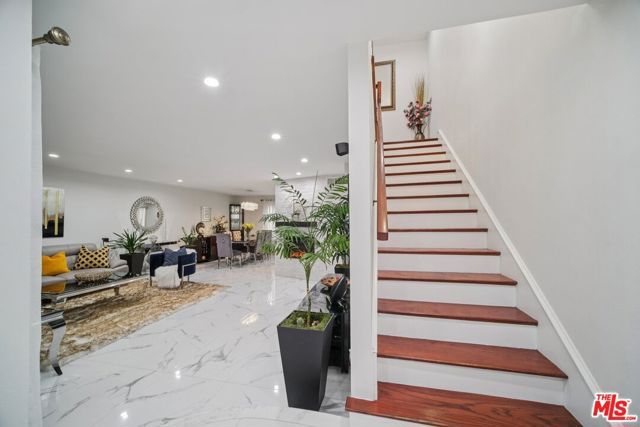 9520 Via Tivoli, Burbank, CA 91504