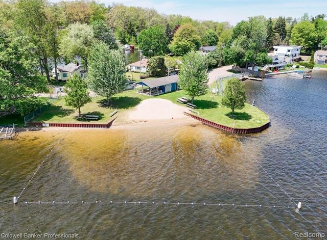 270 Indian Trail, Deerfield Township, MI 48421