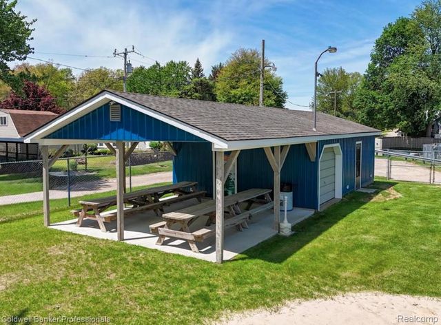 270 Indian Trail, Deerfield Township, MI 48421