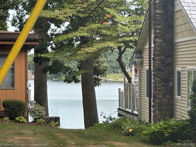 270 Indian Trail, Deerfield Township, MI 48421
